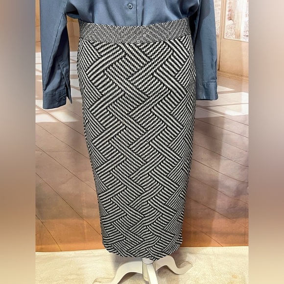 BAR III Black and white geometric print knit‎ pencil skirt size L. - Picture 1 of 8